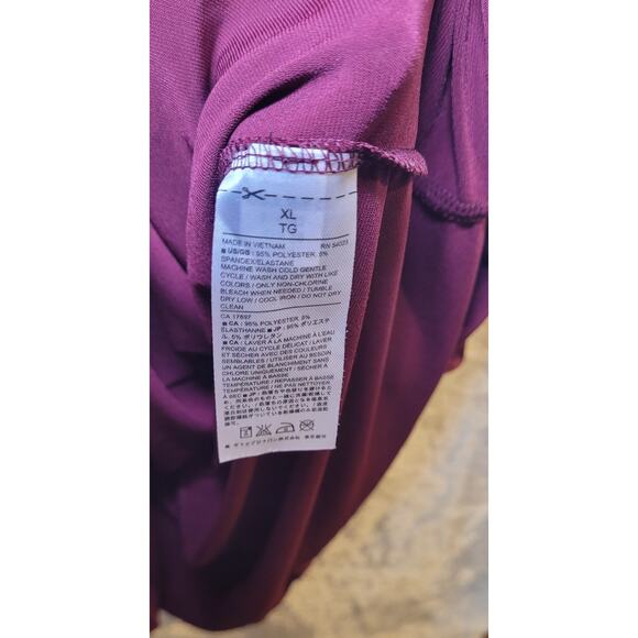 Women's Banana Republic Polyester Sleeveless Blouse Burgundy Neck Top Size XL - Picture 4 of 5